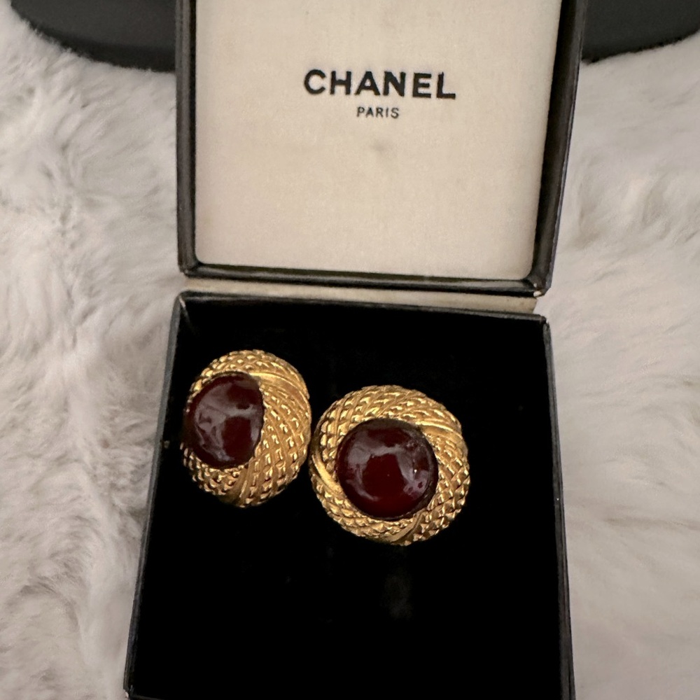 Authentic Vintage Chanel Red Gripoix Cabochon Gold Plated Clip On Earrings Made